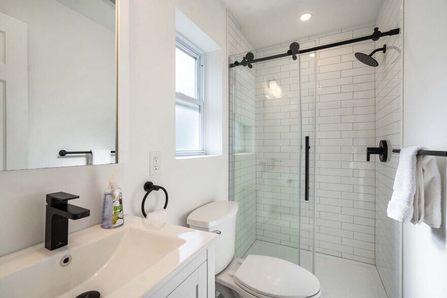 Building Photo - 18 Maryland Blvd