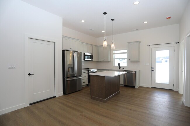 Building Photo - 4400 Kingston Heath Dr