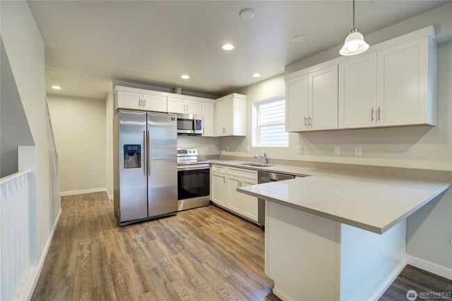 Building Photo - 3Bd/2.5Ba Kirkland Townhouse