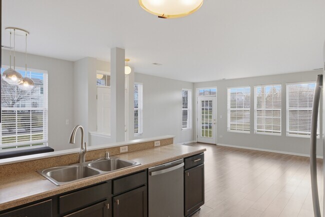 Building Photo - 1586 Millbrook Dr