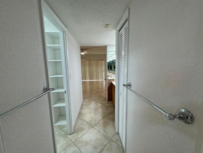 Building Photo - 3200 N Palm Aire Dr