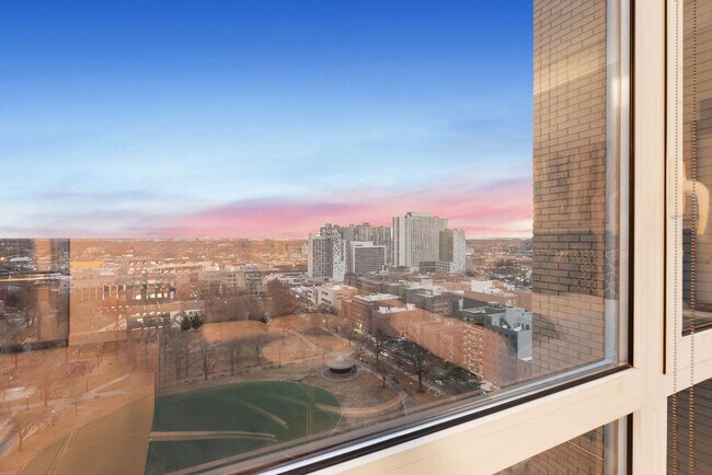 Building Photo - 152-11 89th Ave