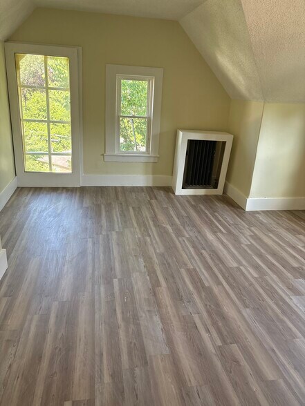 Building Photo - 205 Saint James Ave