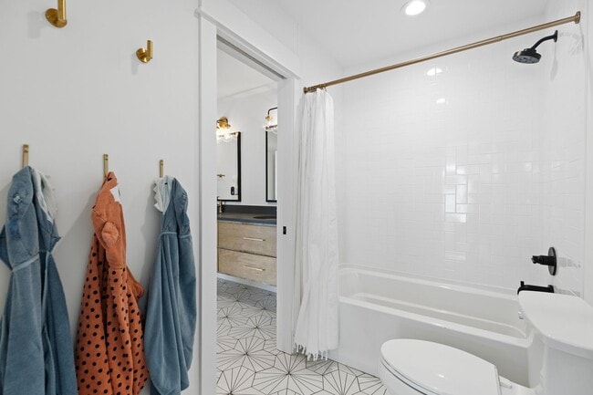 Building Photo - Luxury Rental in the Heart of the Rose District