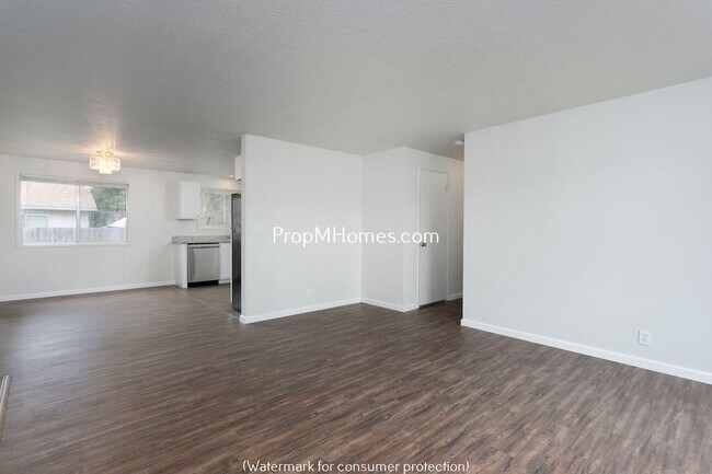 Building Photo - Quaint Ranch Style Home with Fenced Yard!