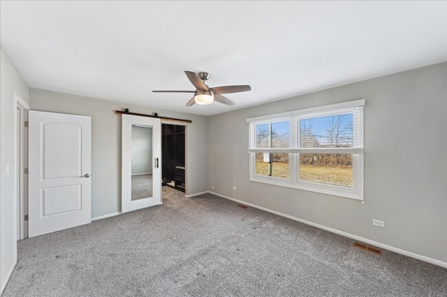 Building Photo - 335 Shadow Bend Dr