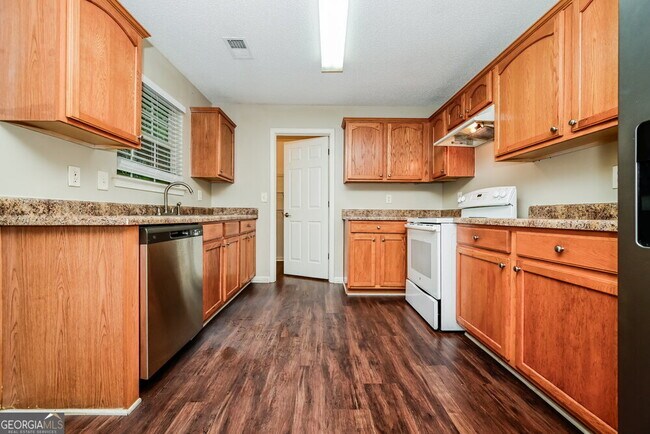 Building Photo - 5008 Kens Ct