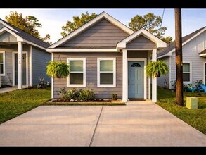 Building Photo - MOVE IN READY - Like NEW built in 2023, this 3 bedroom, 2  bath quaint home provides comfort and ...