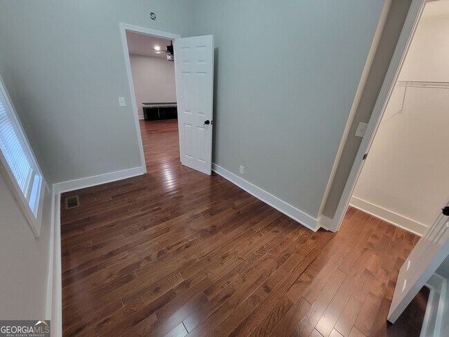 Building Photo - 768 4th St