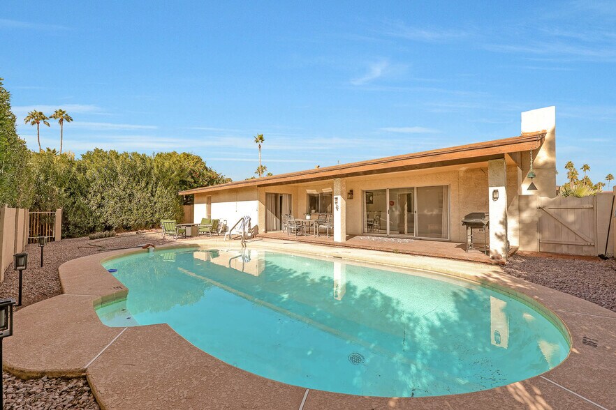 Primary Photo - 7949 E Luke Ln