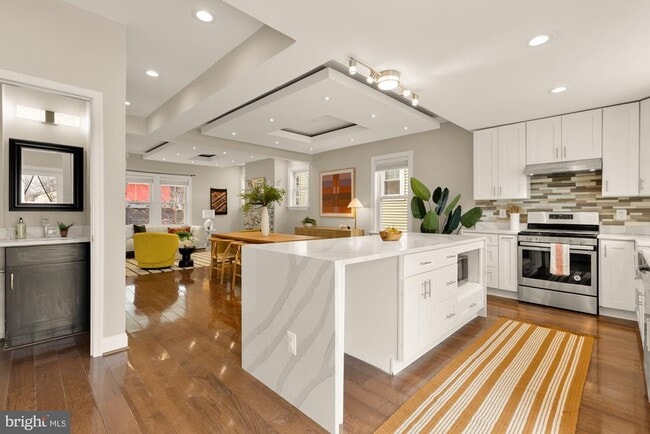 Building Photo - 2228 Kearny St NE