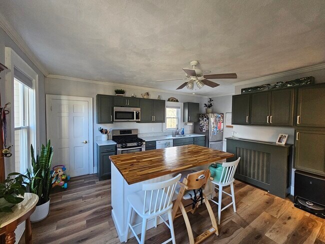 Building Photo - 32 Main St