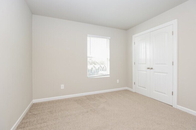 Building Photo - 2228 Lismore Dr