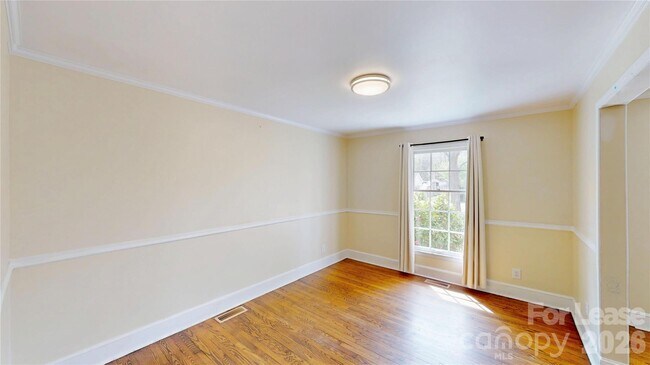 Building Photo - 6821 View Way Dr