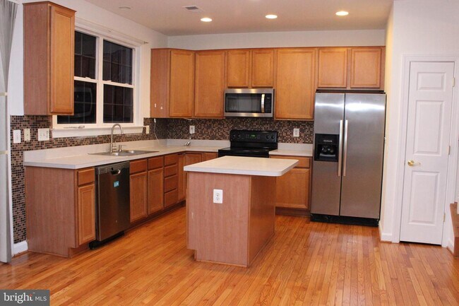 Building Photo - 8289 Glade Bank Dr