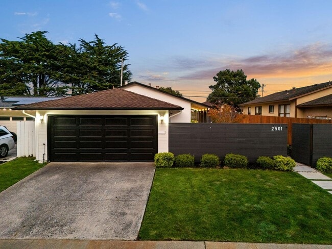 Building Photo - 2501 Fleetwood Dr