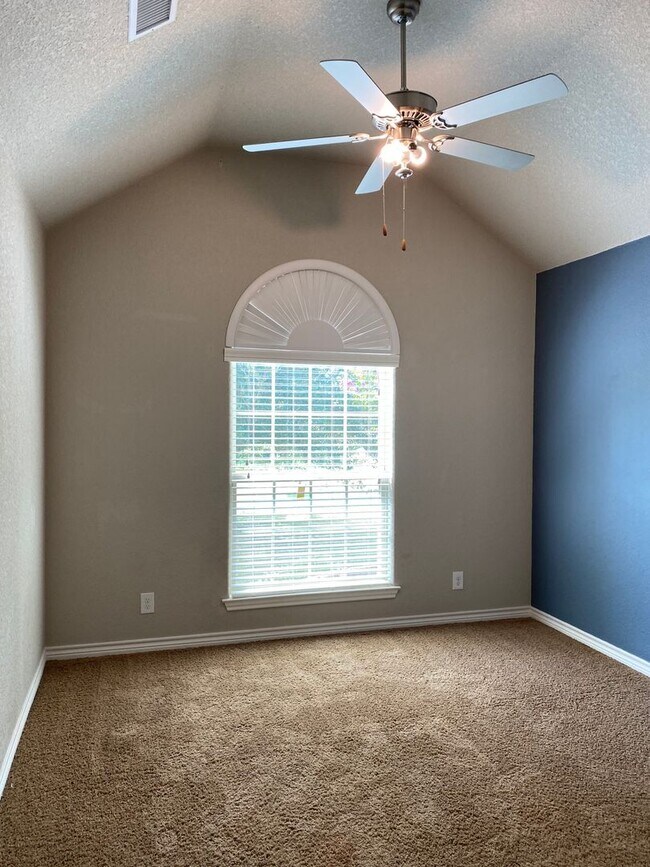 Building Photo - 5 BEDROOM, BELTON ISD