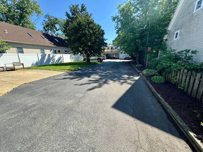 Building Photo - 14386 Calvert St