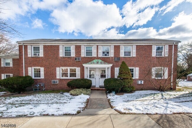 Building Photo - 445 Morris Ave