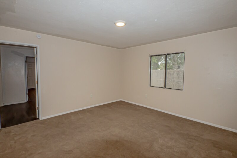 Building Photo - 2096 S Nelson Dr