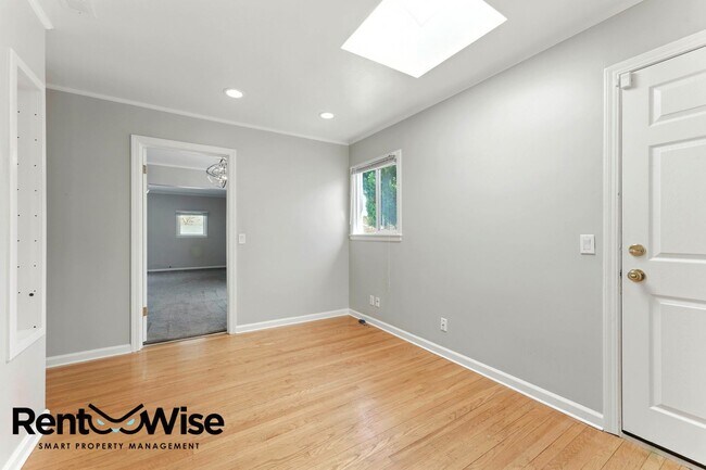Building Photo - 1121 Killarney Ln