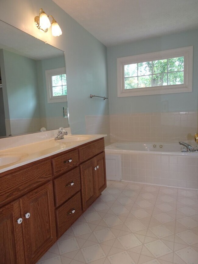 Building Photo - 4 Bedroom 2.5 Bath Home in Powhatan Secondary