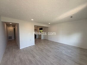 Building Photo - Unique 1 Bed / 1 Bath Duplex in Convenient Spokane Location!