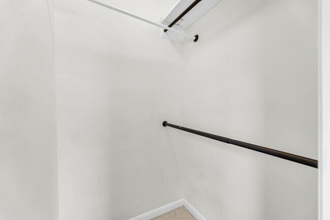 Building Photo - 266 Alexandra Dr