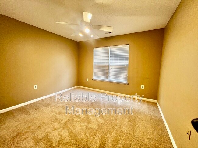 Building Photo - 203 Sturbridge Dr