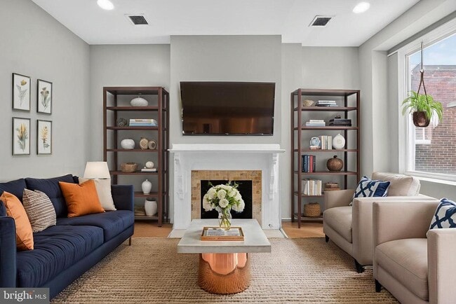 Building Photo - 4420 Chestnut St