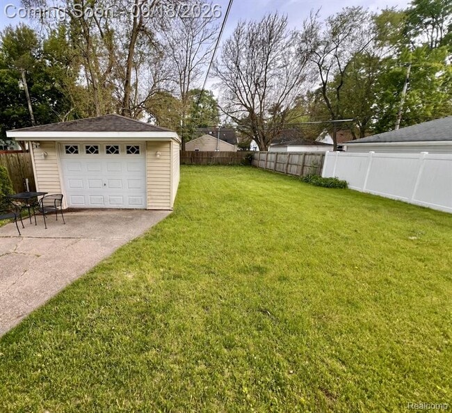 Building Photo - 914 Bauman Ave