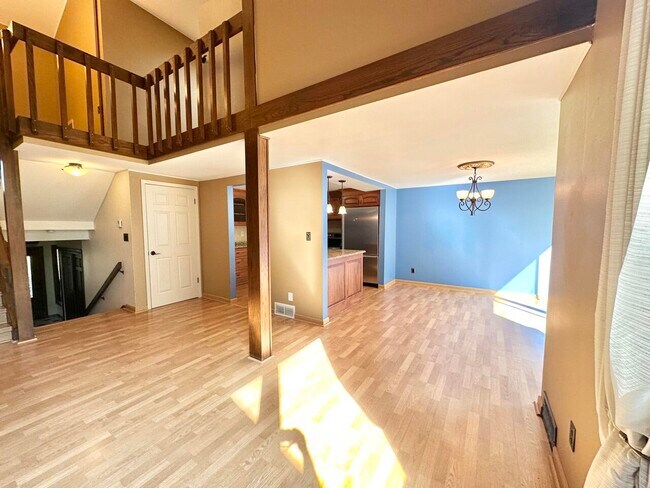 Building Photo - 12930 N Colony Dr