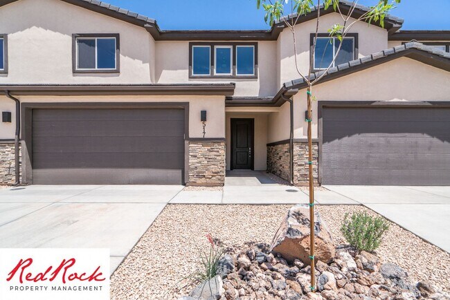 Building Photo - 4 Bedroom, 2.5 Bathroom Townhome in Hurric...
