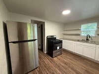 Building Photo - 1612 N Villa Ave