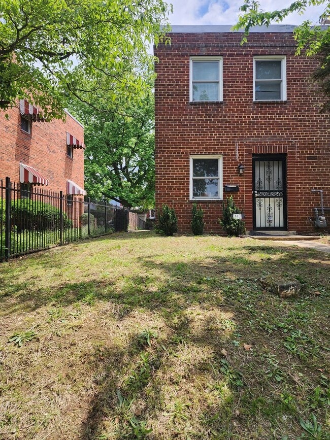Primary Photo - Charming 2BR Home in Lily Ponds NE DC – Ac...