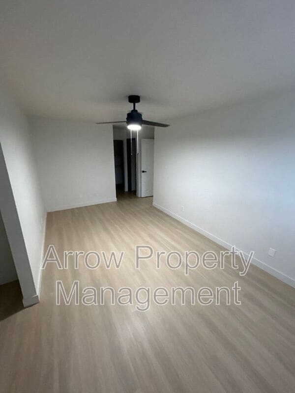 Building Photo - 215 E Arbor Ave