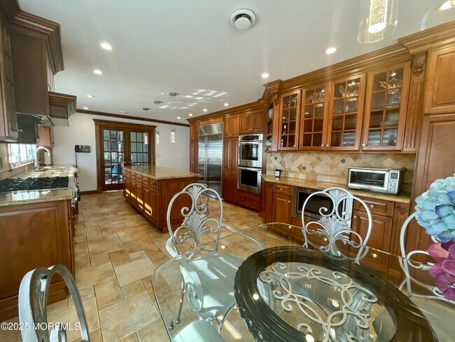 Building Photo - 111 Sheridan Ave