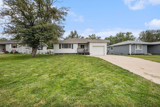 Building Photo - 3 bed 2 bath Yutan Home For Rent