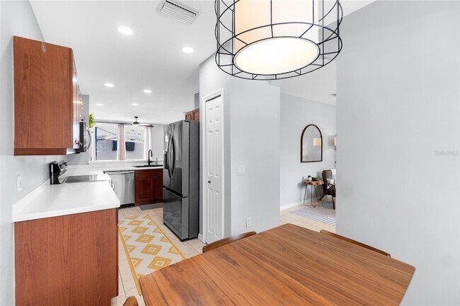 Building Photo - 5617 Whitehead St