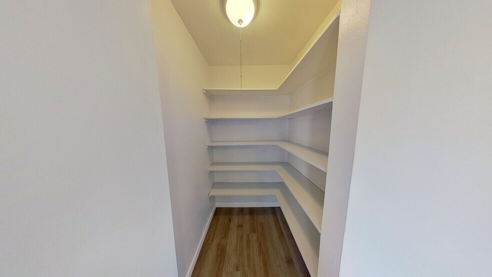 Building Photo - 4673 Holland St