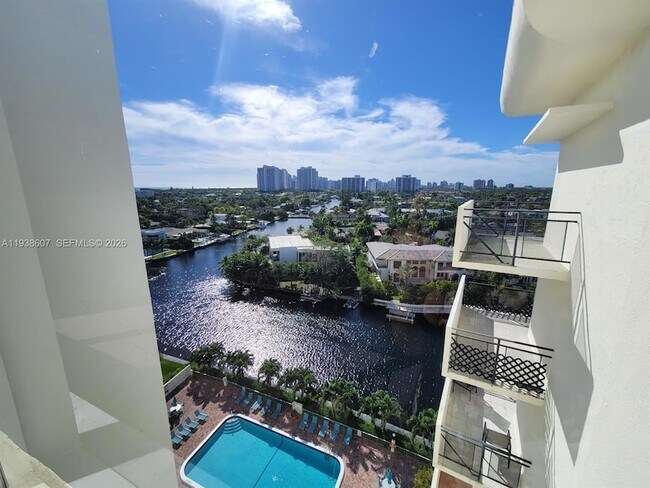 Building Photo - 401 Golden Isles Dr