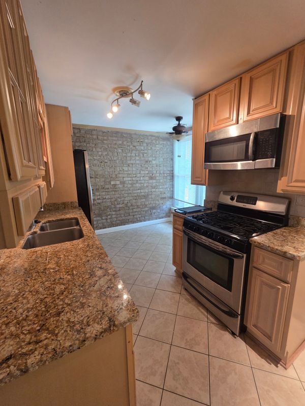 Building Photo - 3329 Huntley Sq Dr