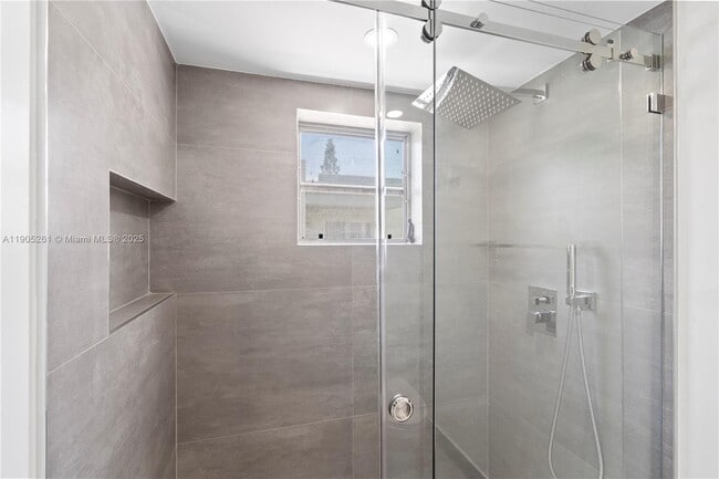 Building Photo - 3597 SW 17th St