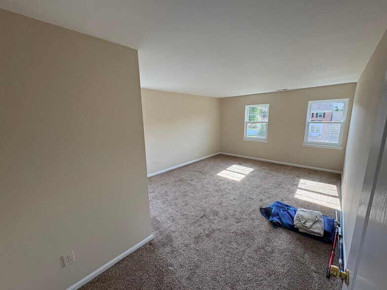 Building Photo - 7 Timber Ridge Dr