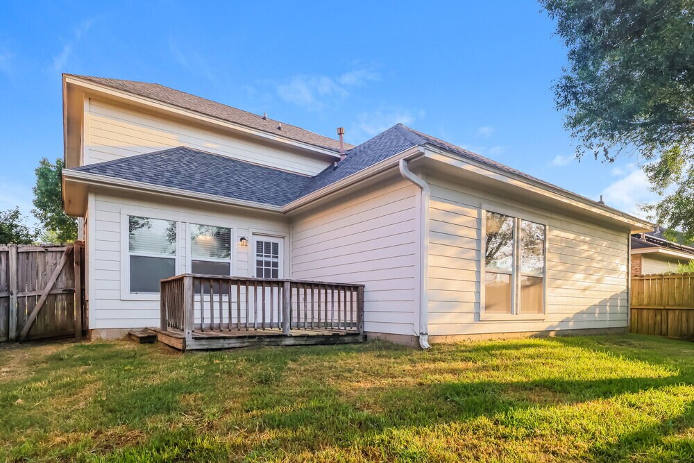 Building Photo - 985 Oak Falls Dr