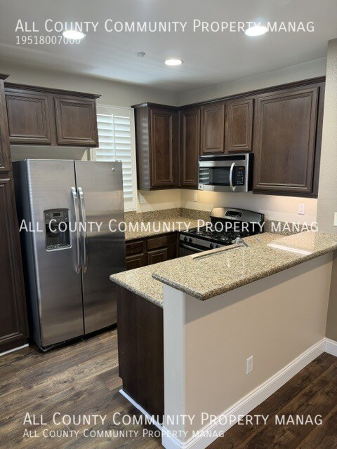 Building Photo - 44920 Honey Locust Dr