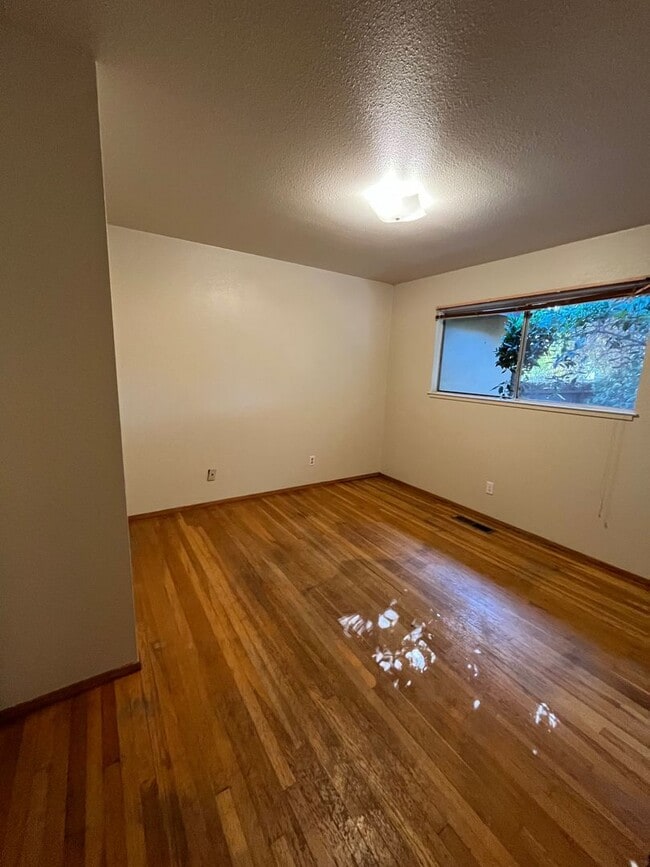 Building Photo - Anderson 1403-1405