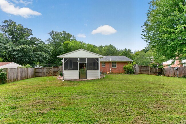 Building Photo - 4725 Springbrook Dr