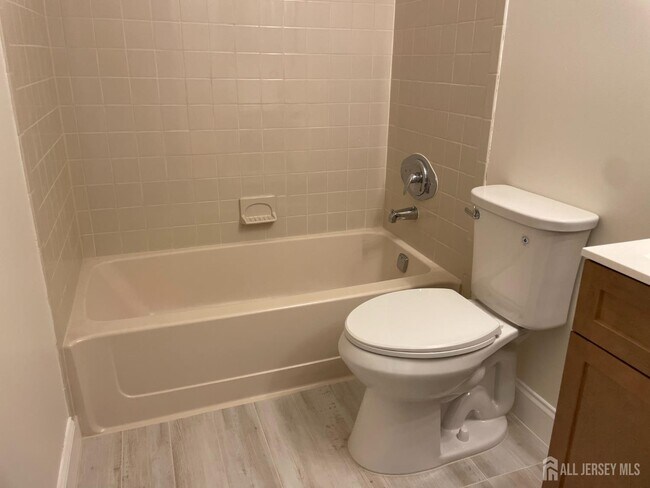 Building Photo - 414 Ravens Crest Dr