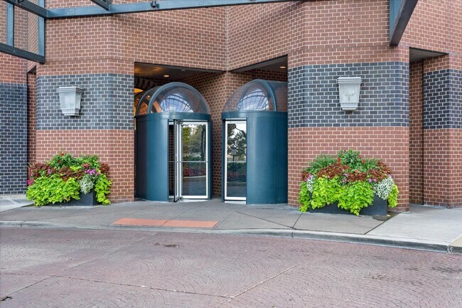 Building Photo - 3660 N Lake Shore Dr